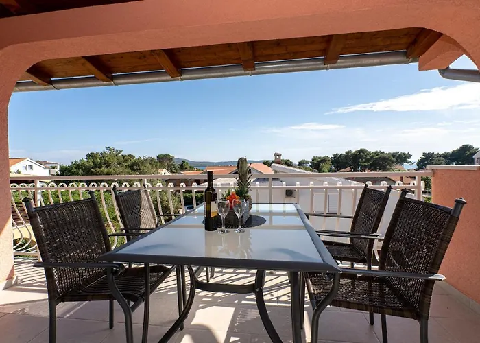 Seaview & Balcony Apartment Petra