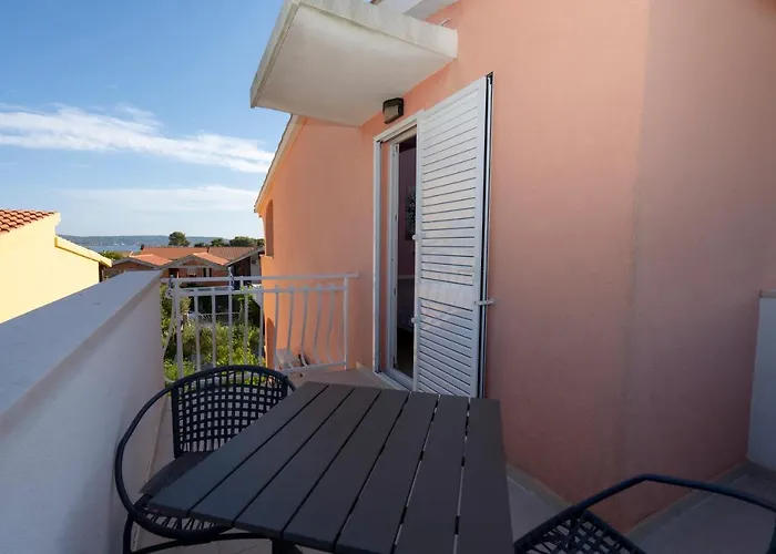 Seaview & Balcony Apartment Petra